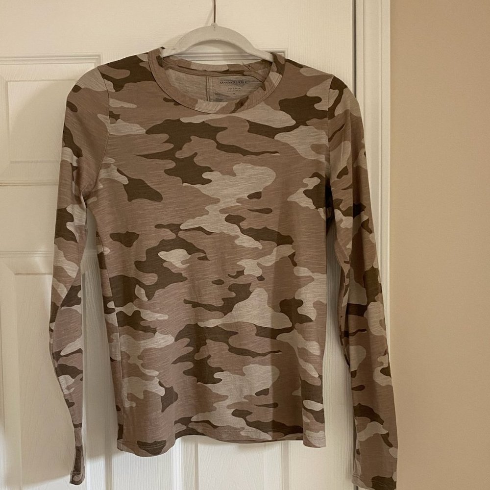 Banana Republic top, size Medium